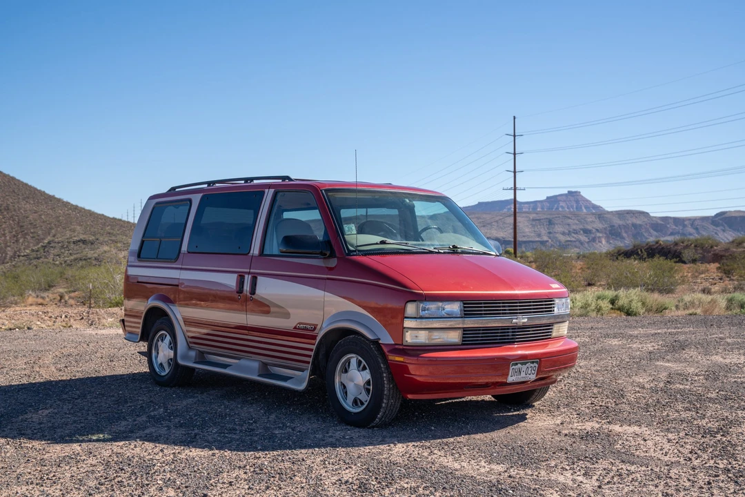 1997 Chevrolet Astro - Image 5 of 31