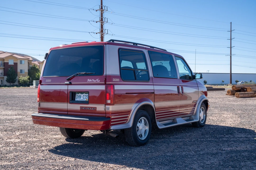1997 Chevrolet Astro - Image 7 of 31