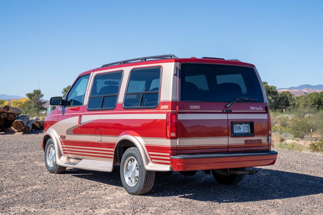 1997 Chevrolet Astro - Image 10 of 31