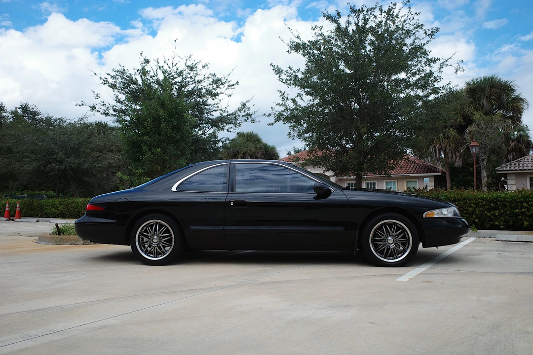 1998 Lincoln Continental Mark VIII - Image 2 of 31
