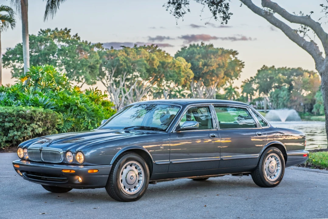 2000 Jaguar X308 XJ - Image 2 of 31