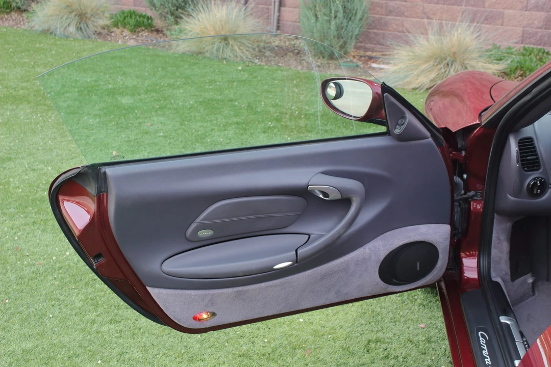 2000 Porsche 996 Carrera - Image 25 of 31