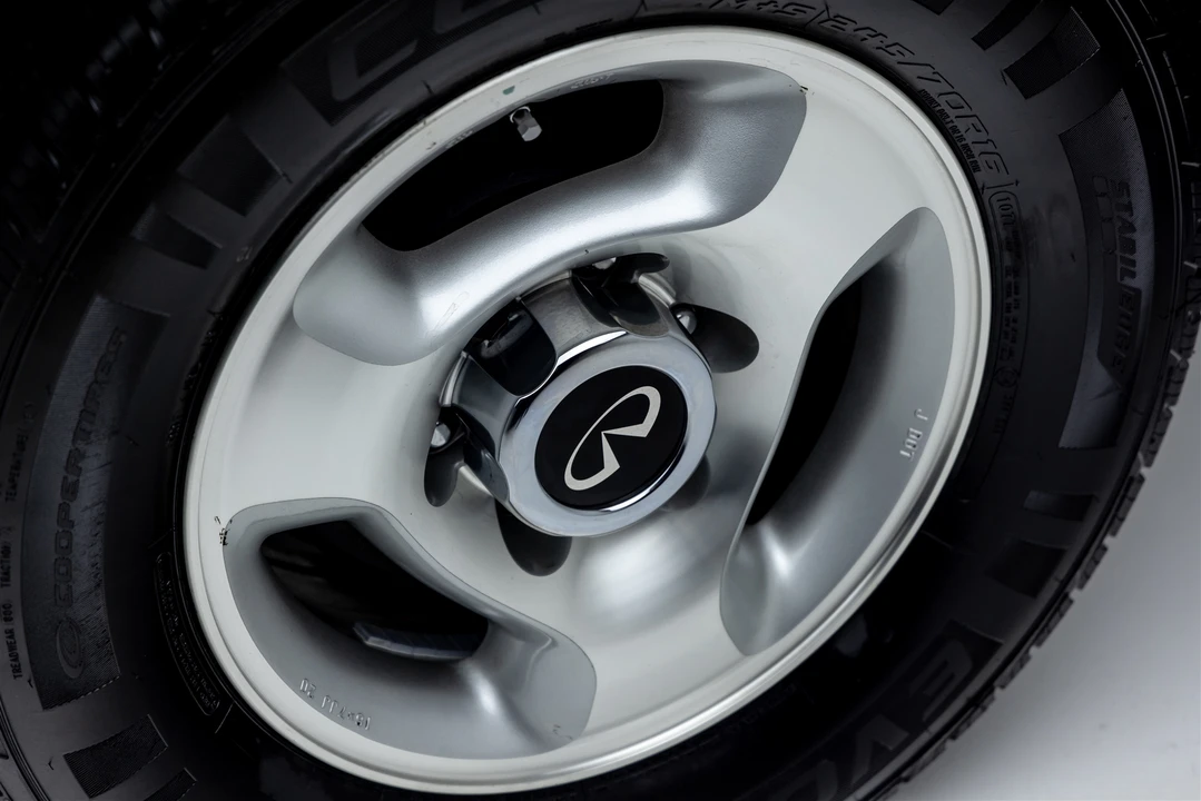 2001 Infiniti QX4 - Image 24 of 31