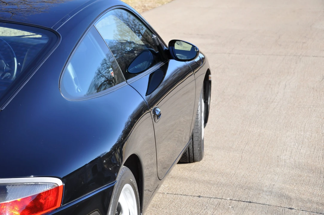 2001 Porsche 996 Carrera - Image 10 of 31