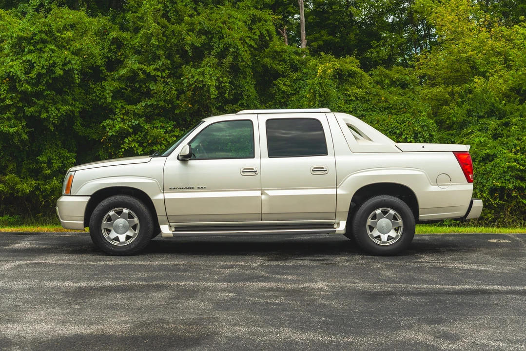 2002 Cadillac Escalade & EXT 2nd Gen - Image 11 of 31