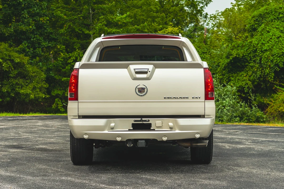 2002 Cadillac Escalade & EXT 2nd Gen - Image 16 of 31