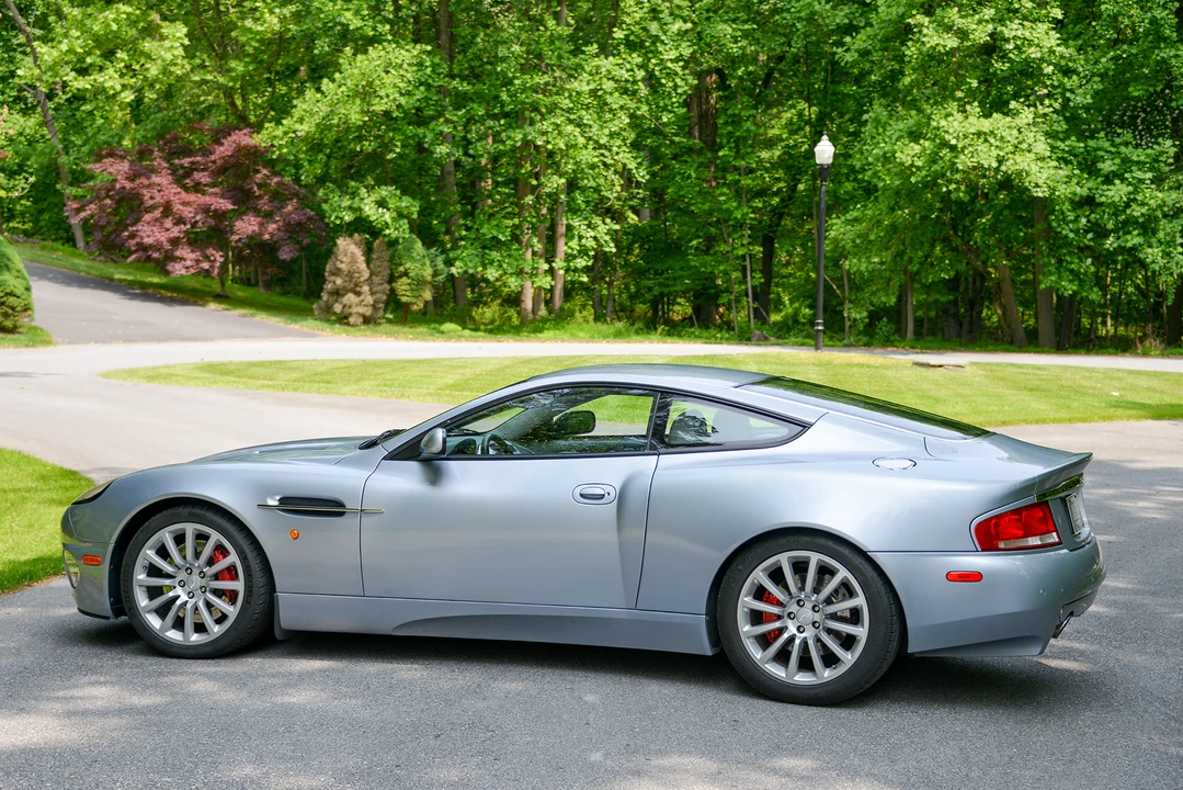 2003 Aston Martin Vanquish 1st Gen - Image 12 of 31