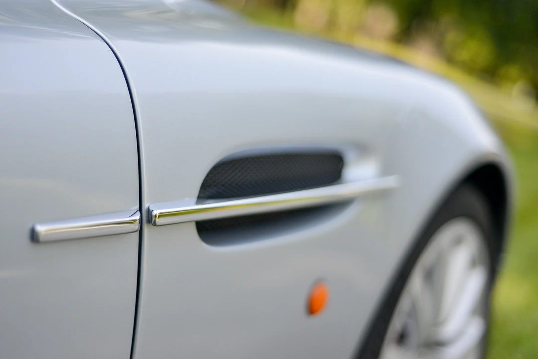 2003 Aston Martin Vanquish 1st Gen - Image 23 of 31