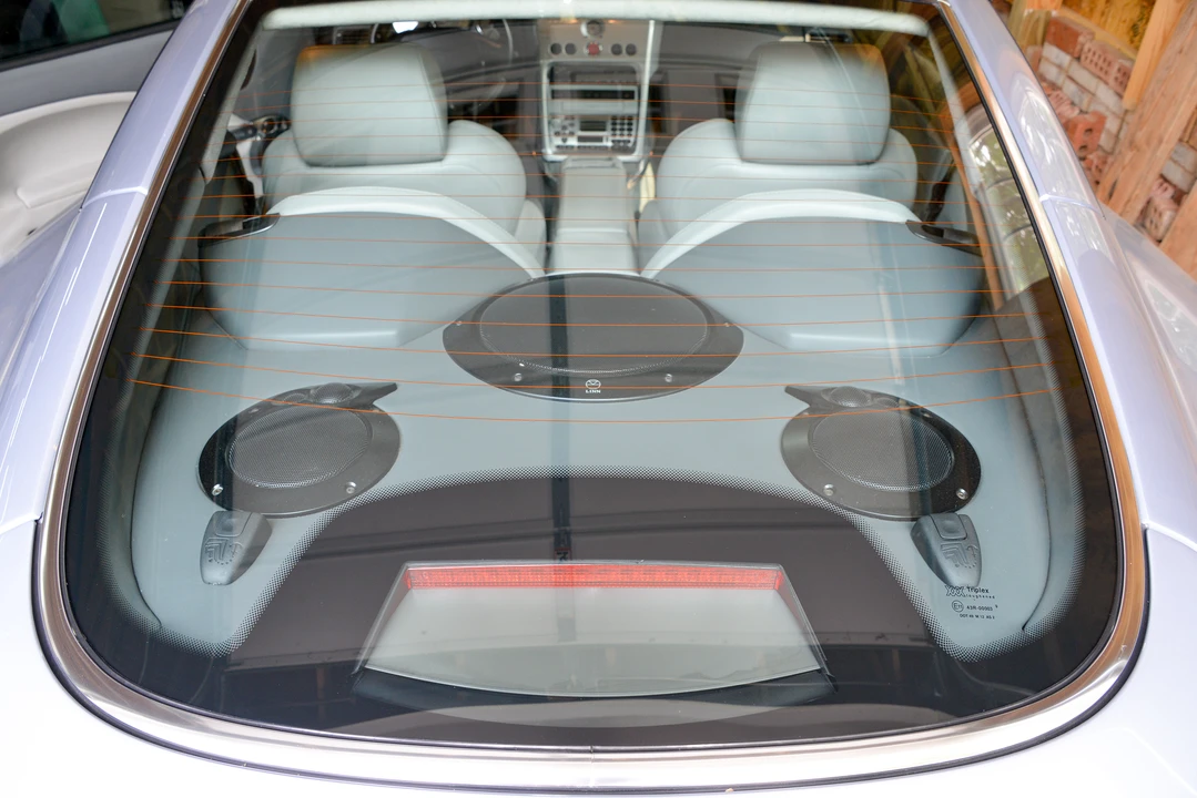 2003 Aston Martin Vanquish 1st Gen - Image 25 of 31