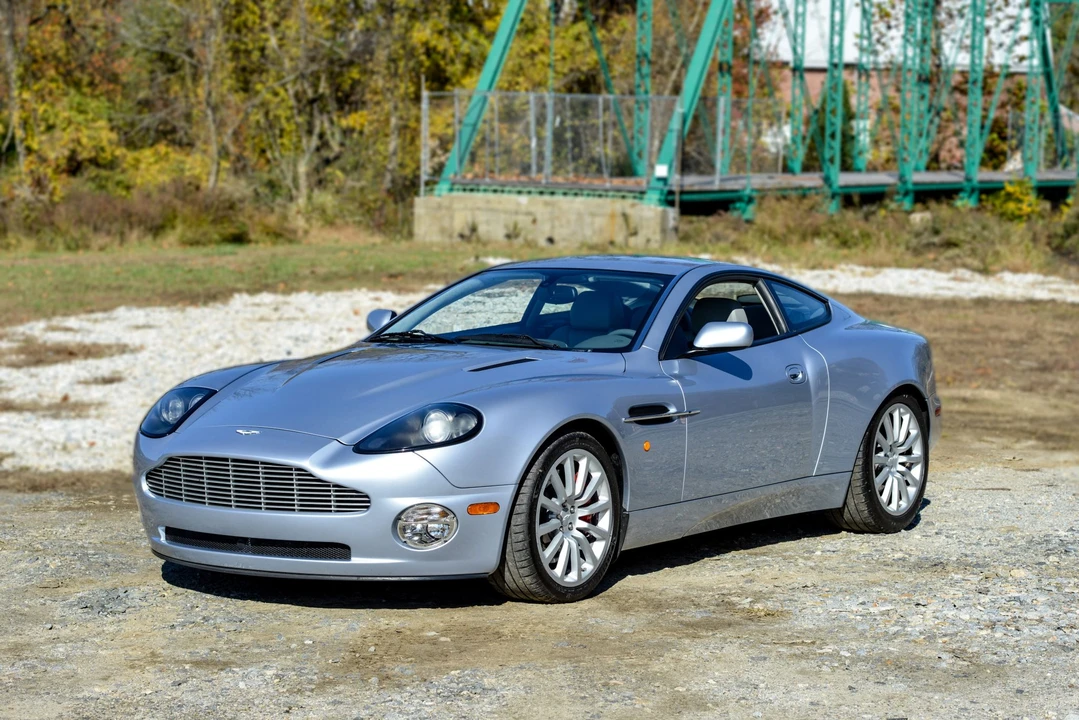 2003 Aston Martin Vanquish 1st Gen - Image 14 of 31