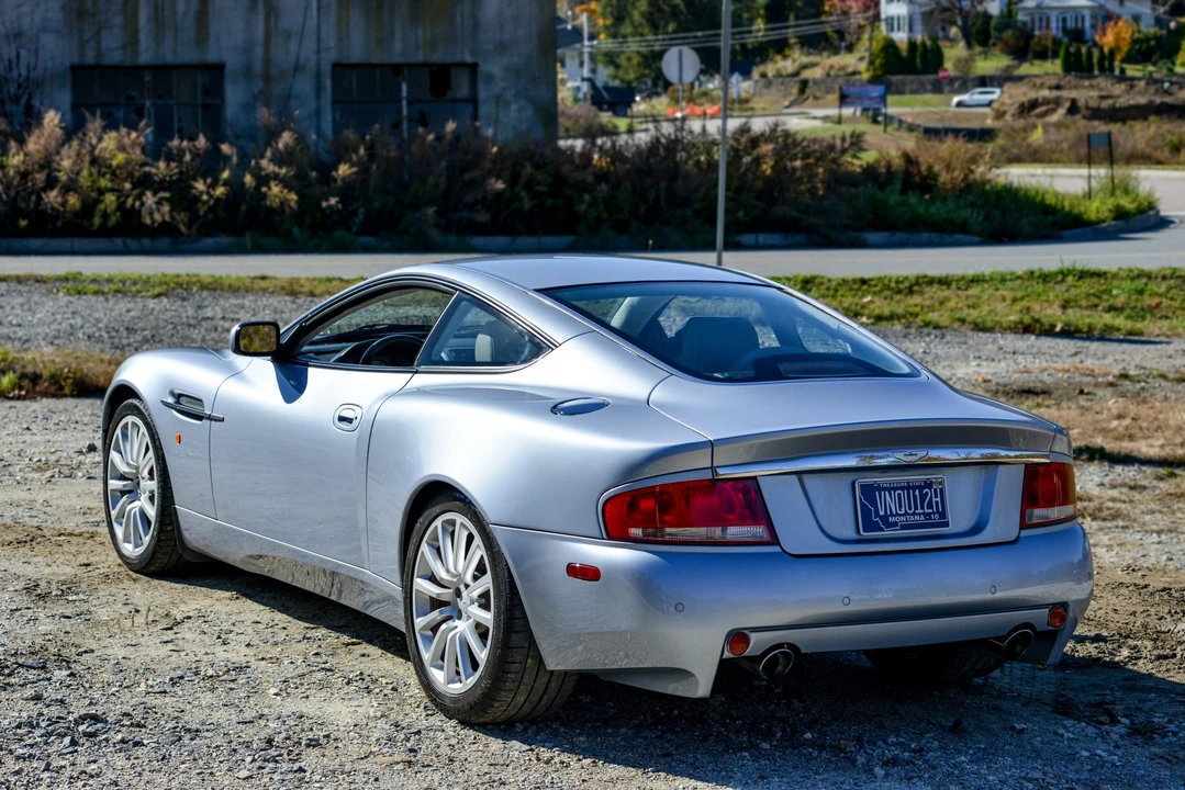2003 Aston Martin Vanquish 1st Gen - Image 17 of 31