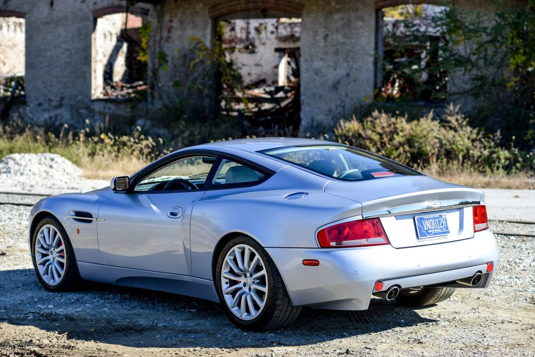 2003 Aston Martin Vanquish 1st Gen - Image 19 of 31