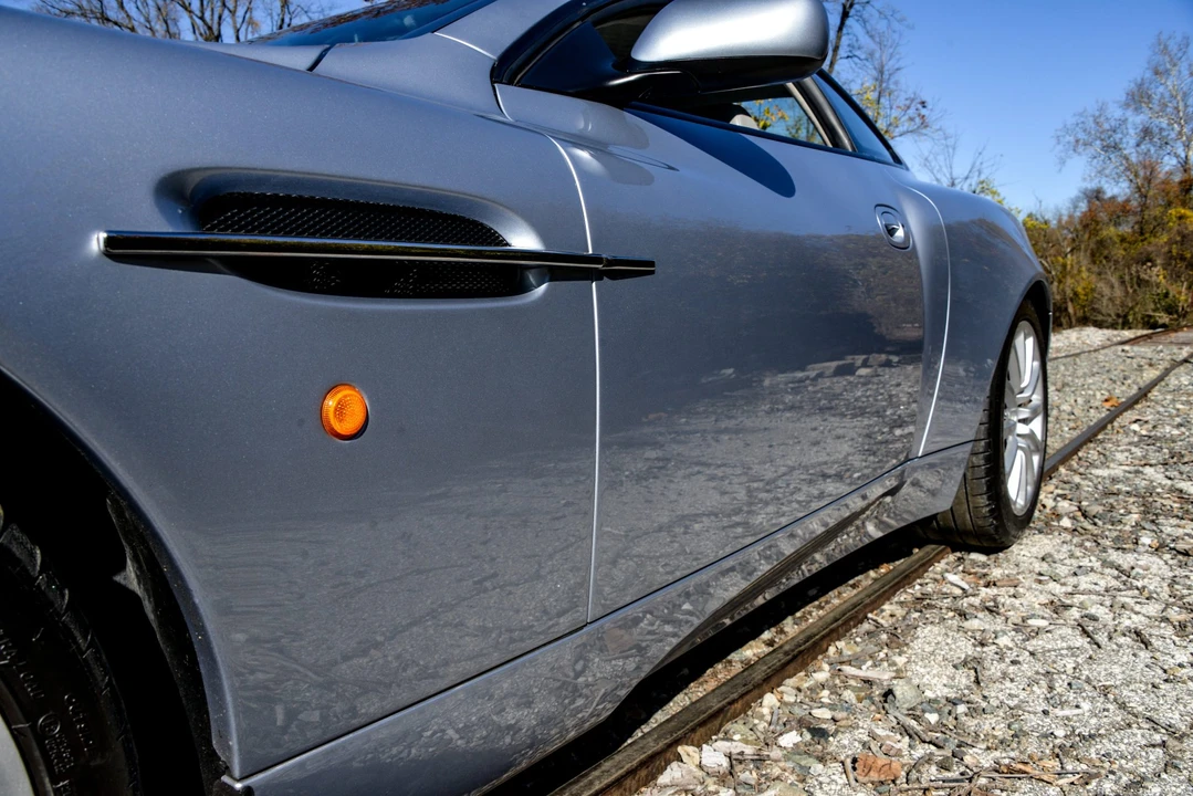 2003 Aston Martin Vanquish 1st Gen - Image 27 of 31