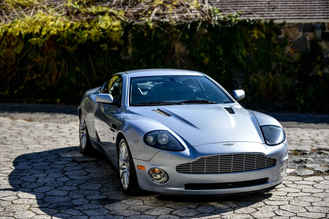 2003 Aston Martin Vanquish 1st Gen - Image 15 of 31