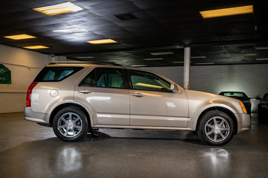 2004 Cadillac SRX - Image 11 of 31