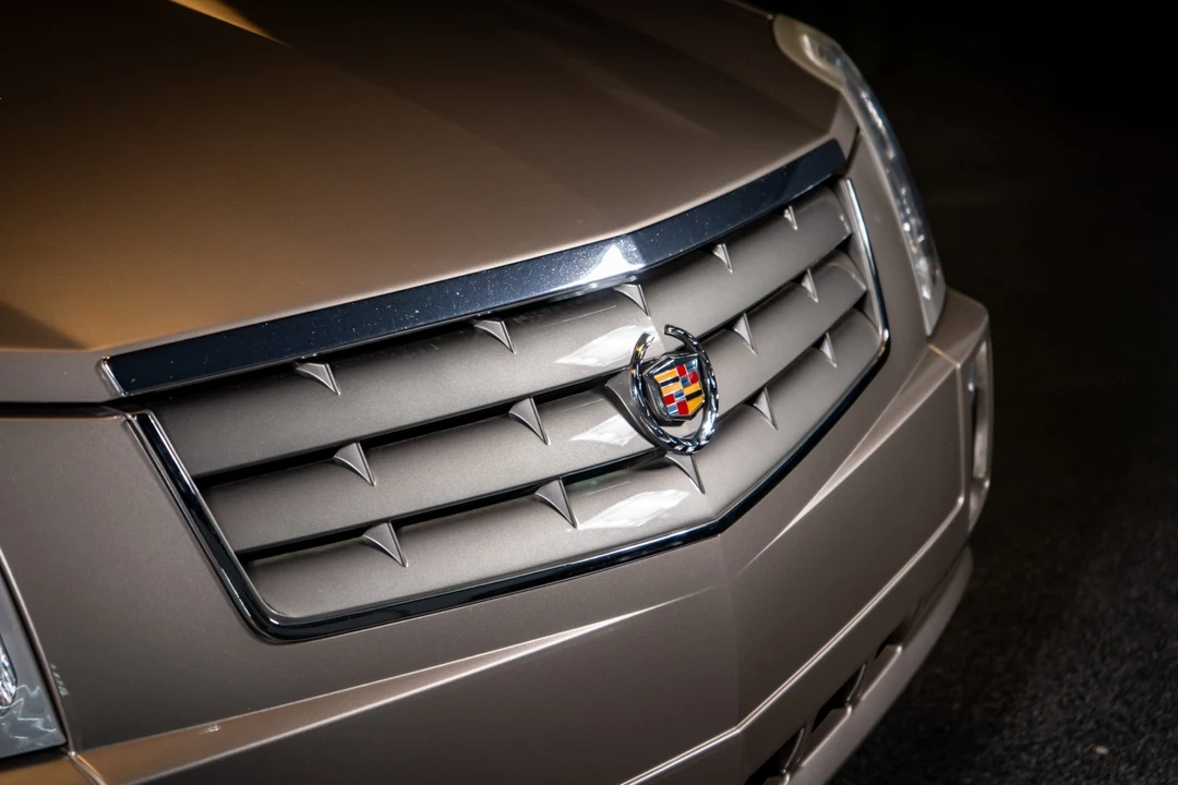 2004 Cadillac SRX - Image 24 of 31