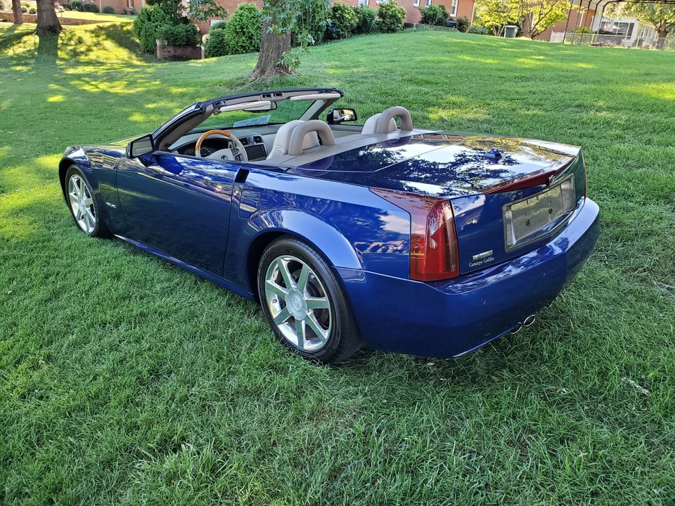 2004 Cadillac XLR - Image 16 of 31