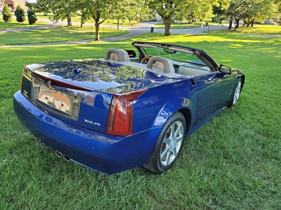2004 Cadillac XLR - Image 21 of 31