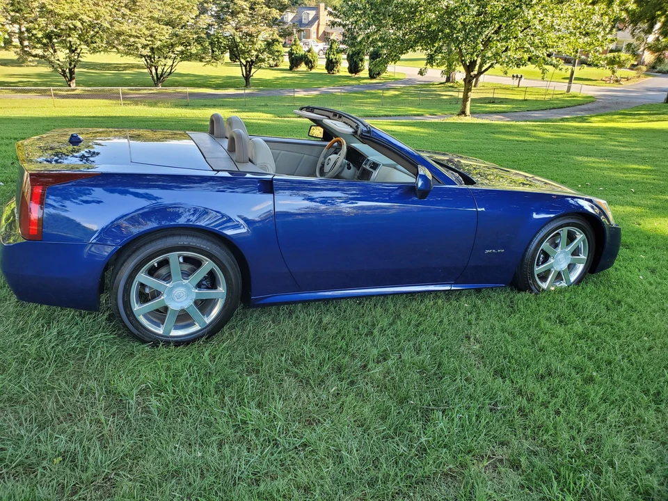 2004 Cadillac XLR - Image 25 of 31