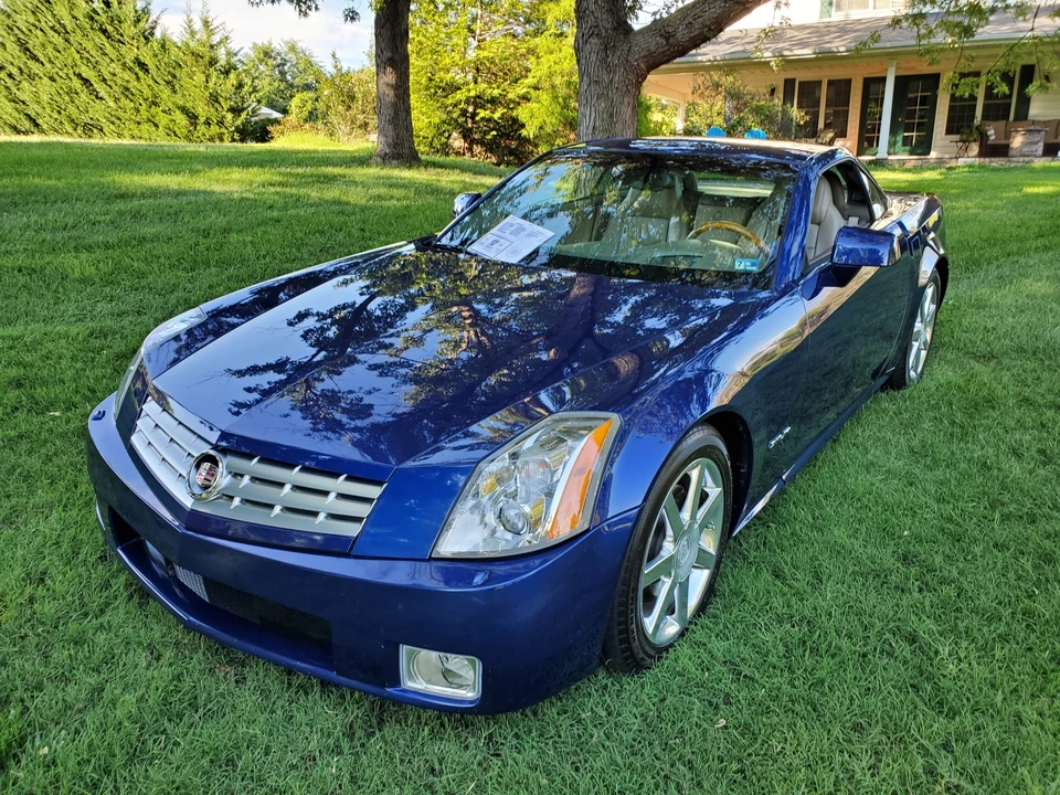 2004 Cadillac XLR - Image 9 of 31