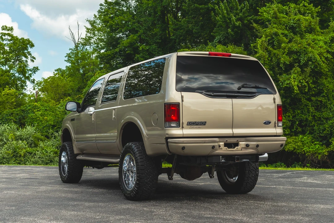 2004 Ford Excursion - Image 14 of 31