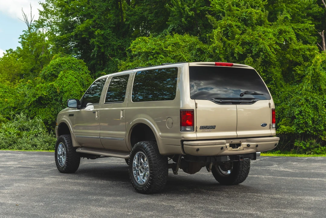 2004 Ford Excursion - Image 13 of 31