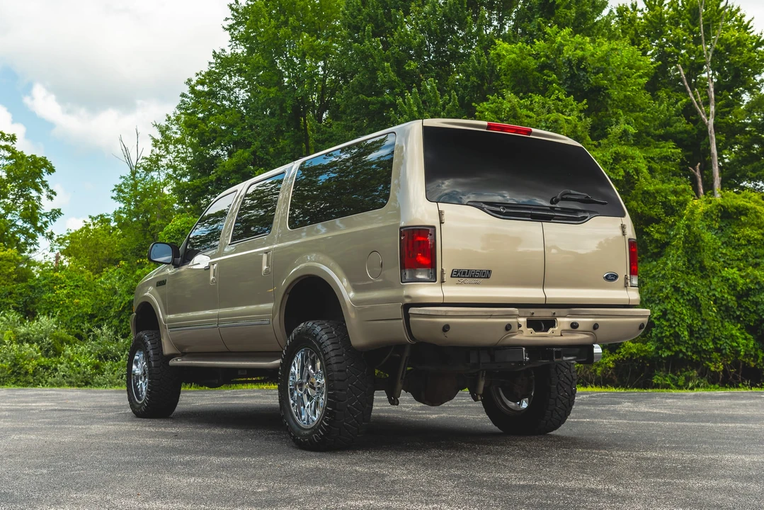 2004 Ford Excursion - Image 15 of 31