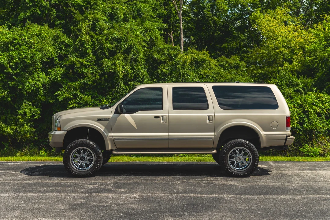 2004 Ford Excursion - Image 8 of 31