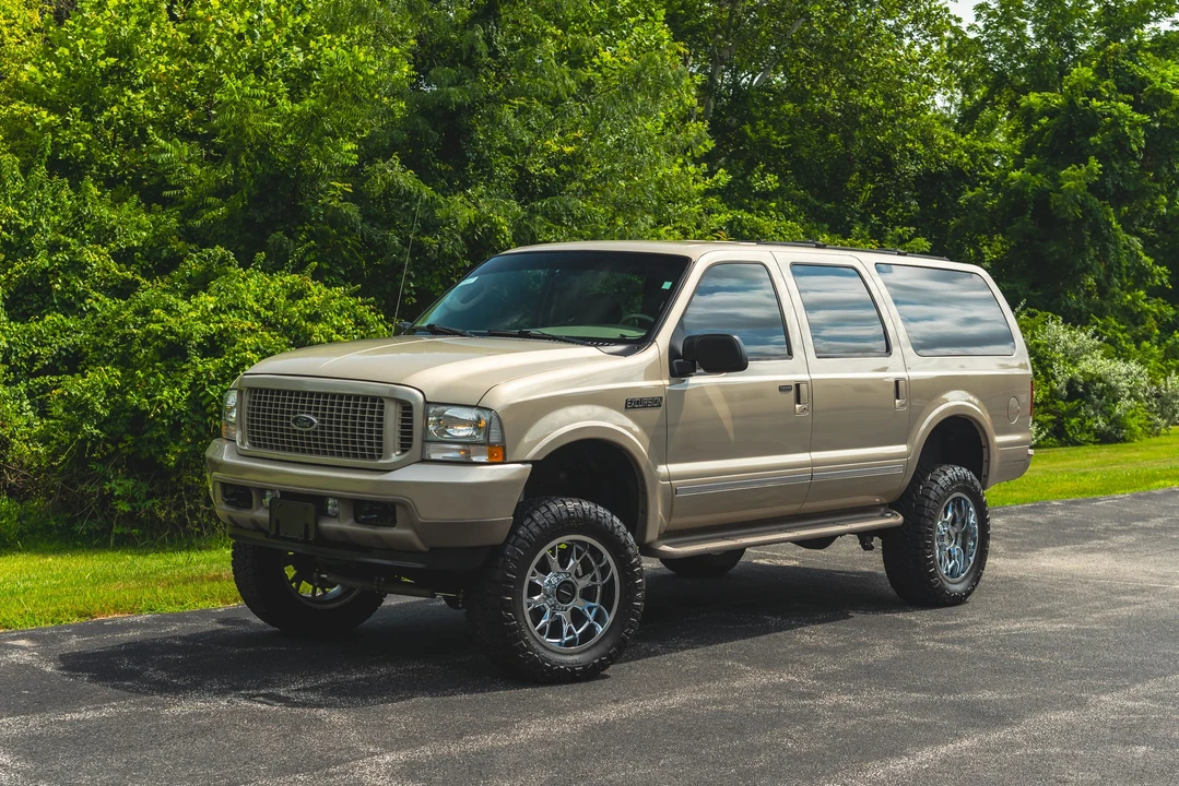 2004 Ford Excursion - Image 2 of 31