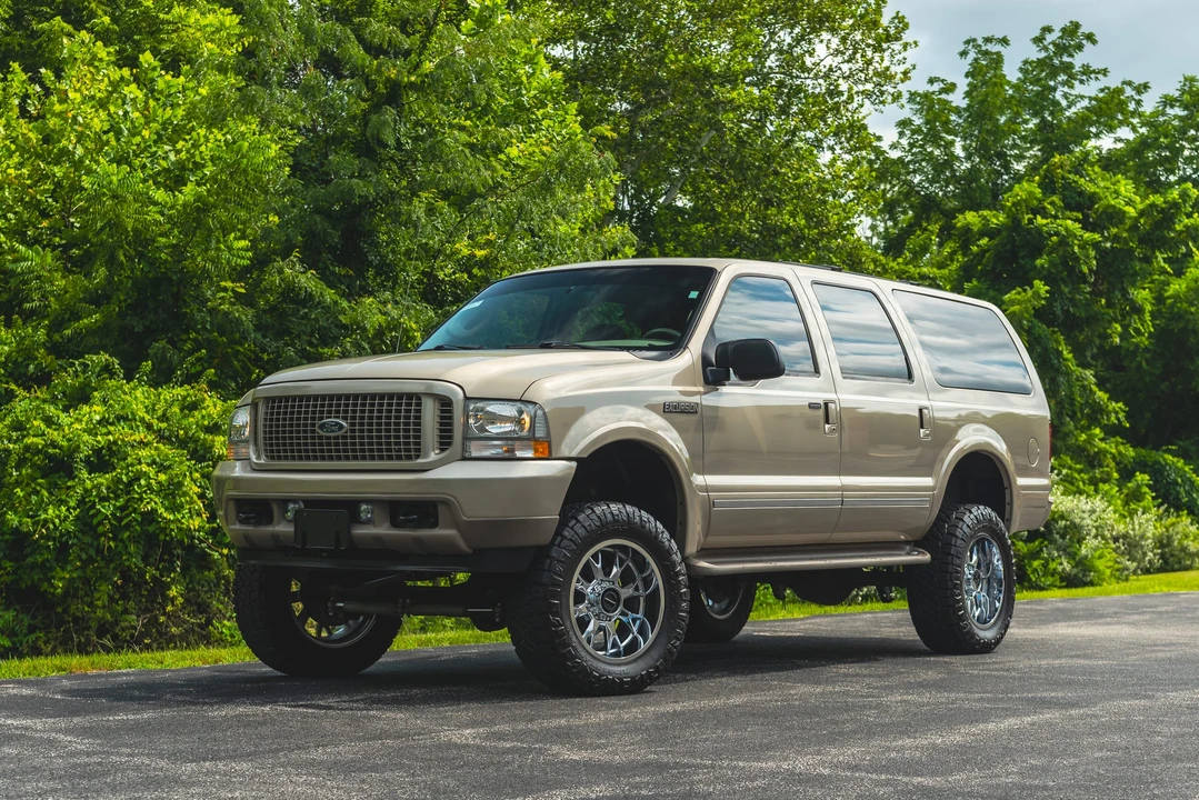 2004 Ford Excursion - Image 3 of 31