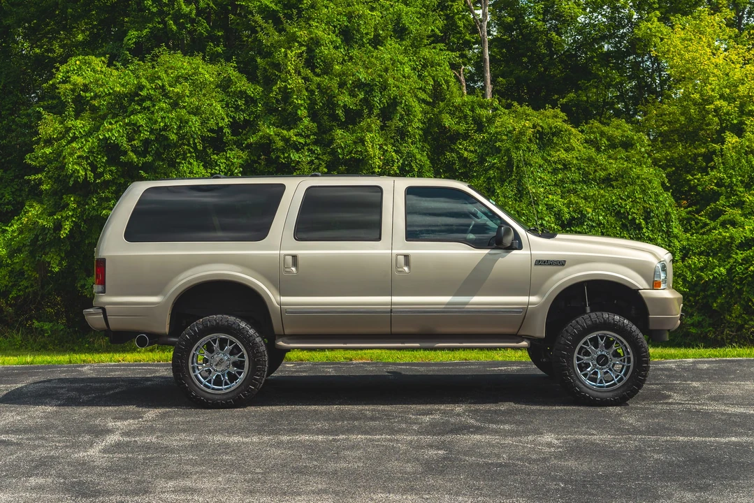 2004 Ford Excursion - Image 23 of 31