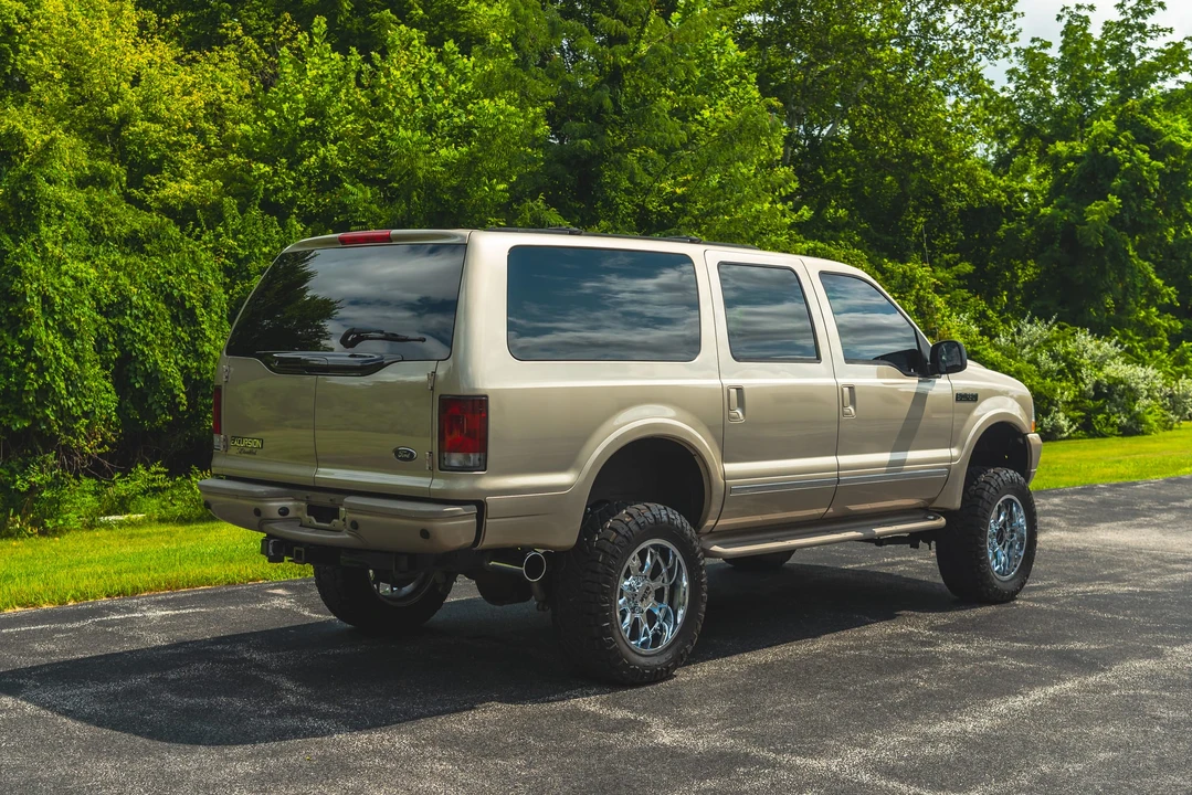 2004 Ford Excursion - Image 19 of 31
