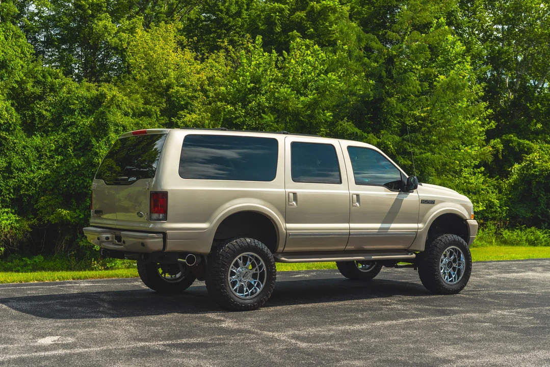 2004 Ford Excursion - Image 22 of 31