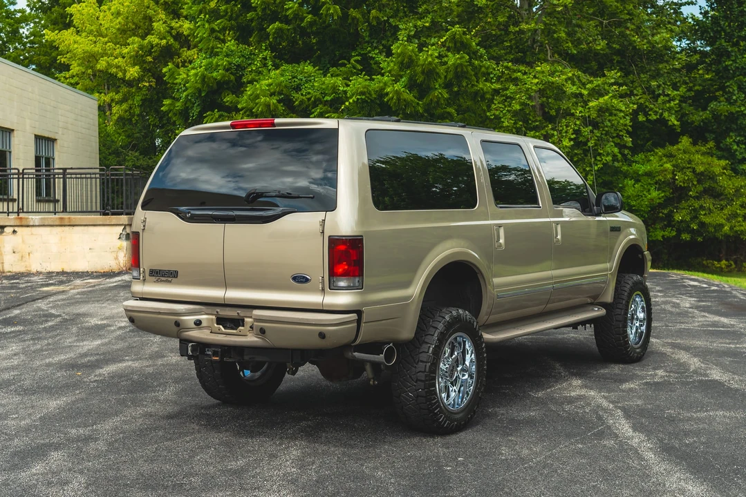 2004 Ford Excursion - Image 18 of 31