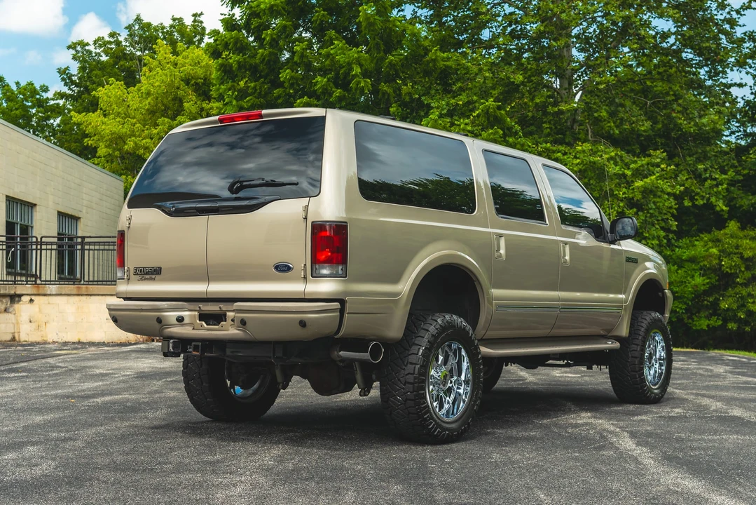 2004 Ford Excursion - Image 17 of 31