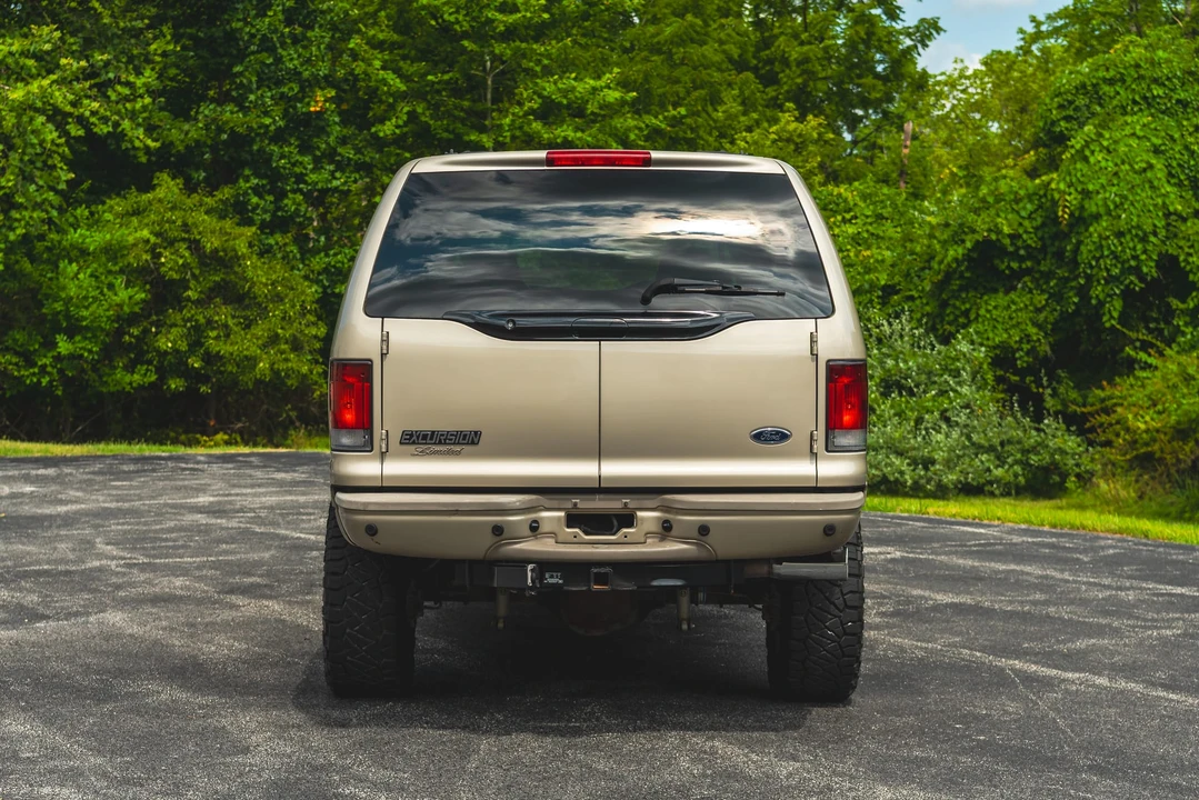 2004 Ford Excursion - Image 16 of 31