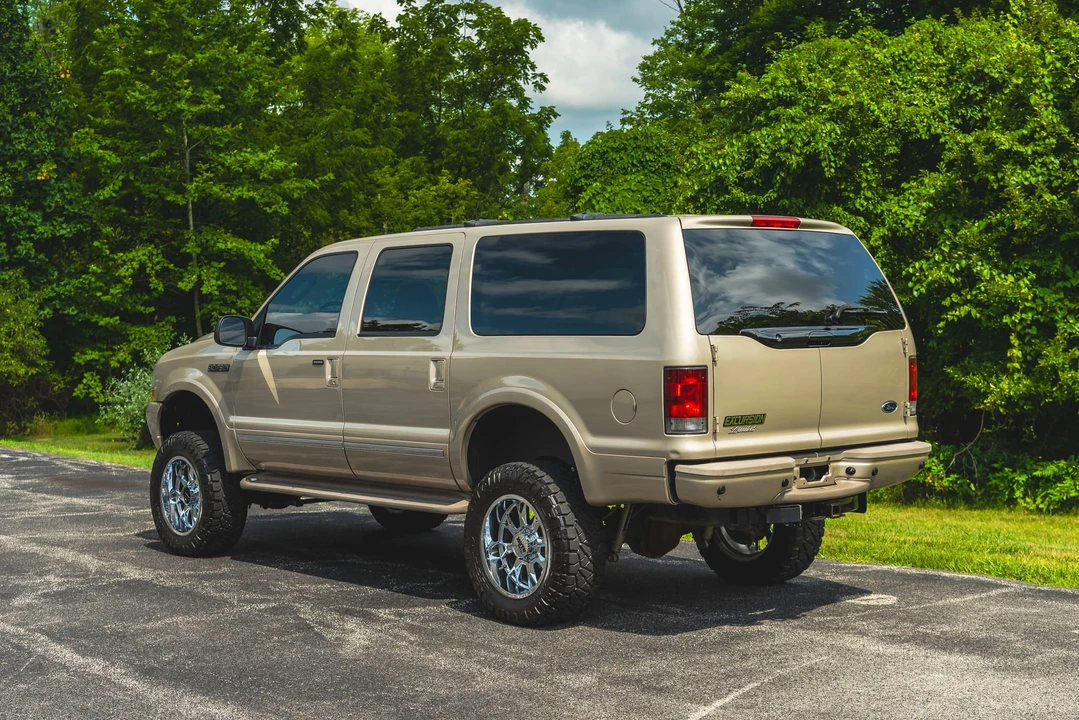 2004 Ford Excursion - Image 10 of 31