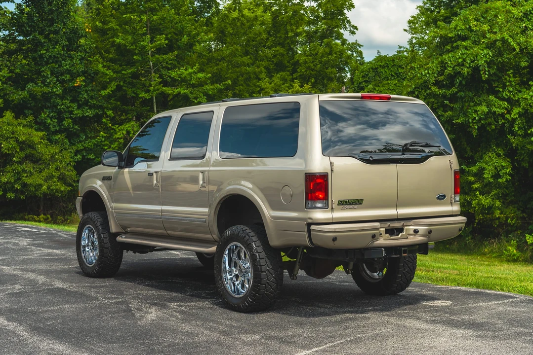 2004 Ford Excursion - Image 11 of 31