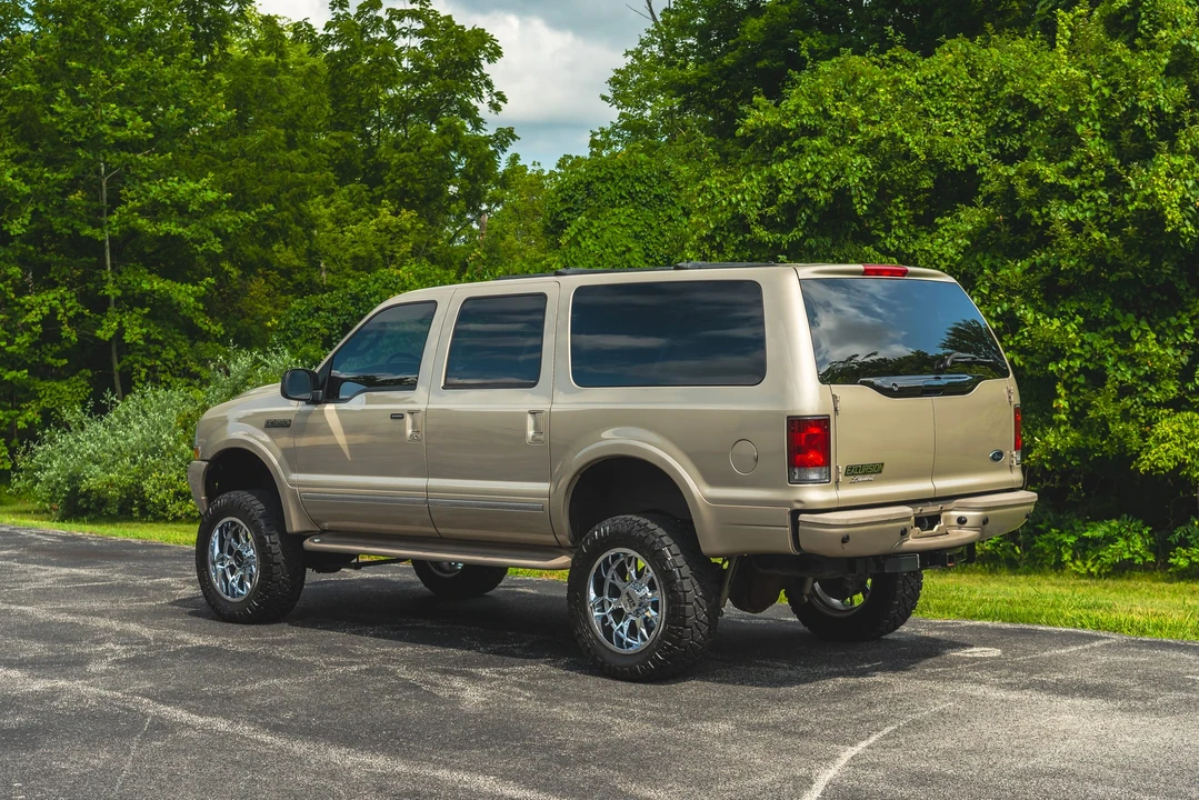 2004 Ford Excursion - Image 9 of 31