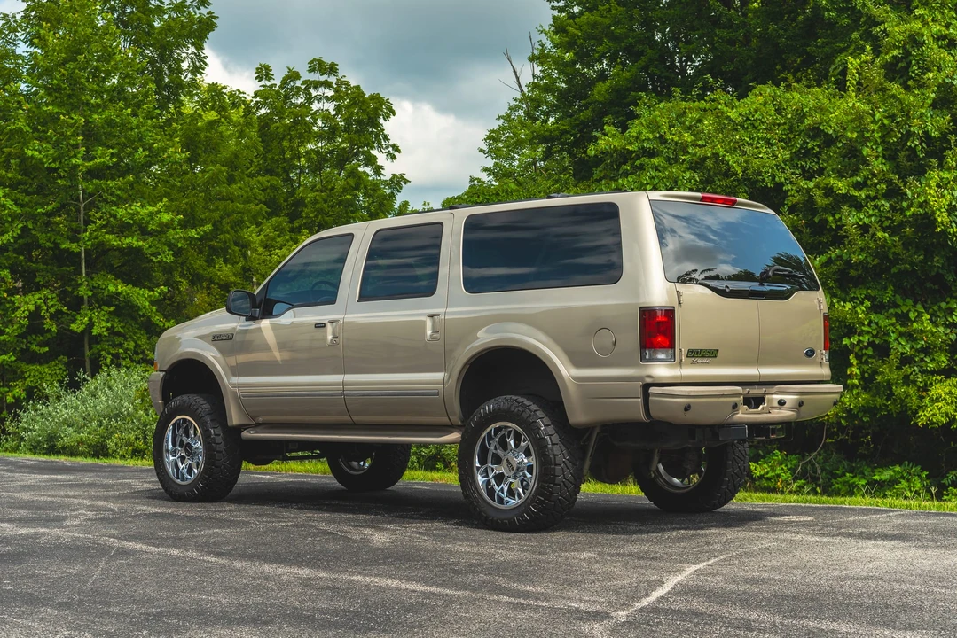 2004 Ford Excursion - Image 12 of 31
