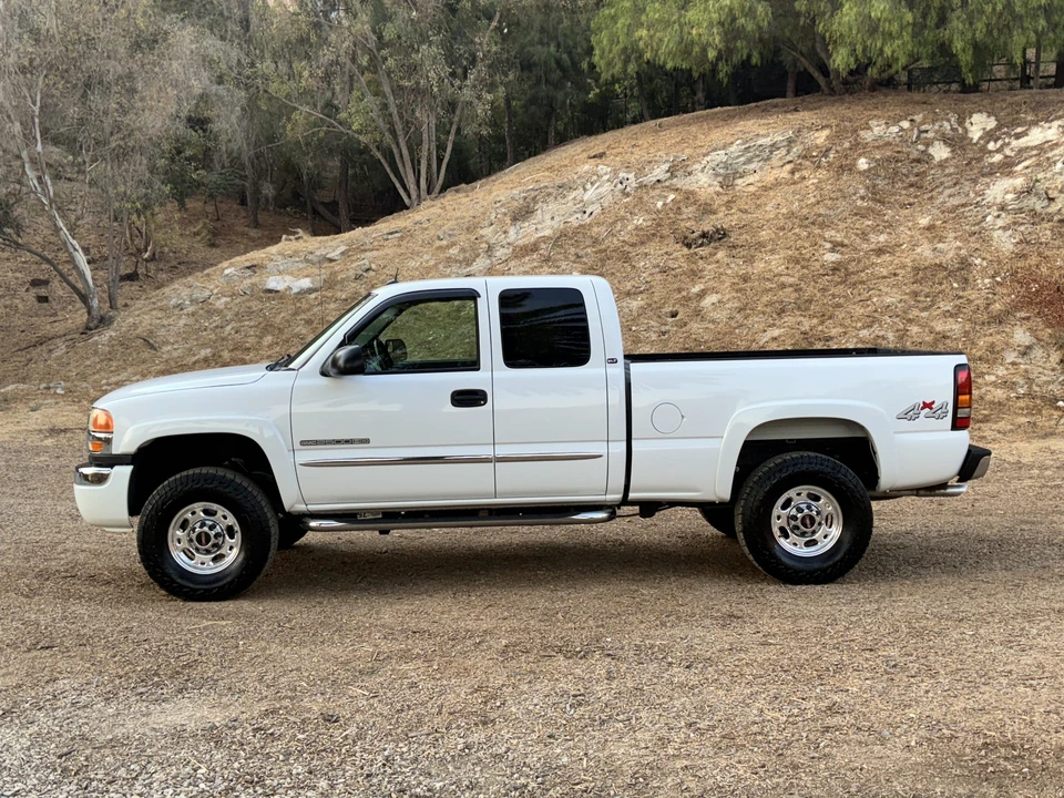 2005 GMC Sierra Heavy Duty 2nd Gen - Image 9 of 31
