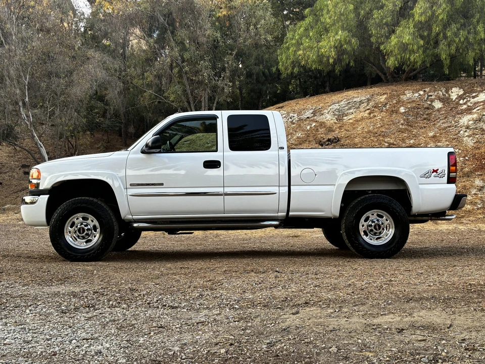 2005 GMC Sierra Heavy Duty 2nd Gen - Image 10 of 31