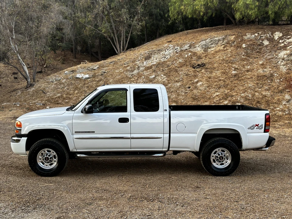 2005 GMC Sierra Heavy Duty 2nd Gen - Image 11 of 31