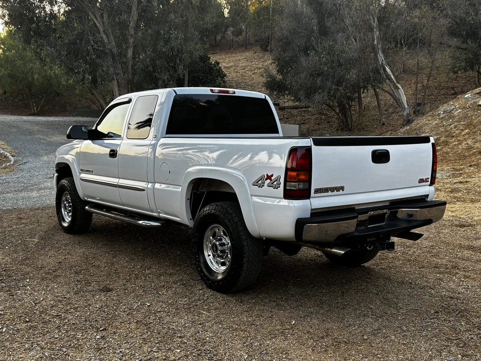 2005 GMC Sierra Heavy Duty 2nd Gen - Image 13 of 31