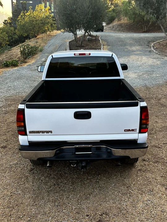 2005 GMC Sierra Heavy Duty 2nd Gen - Image 14 of 31