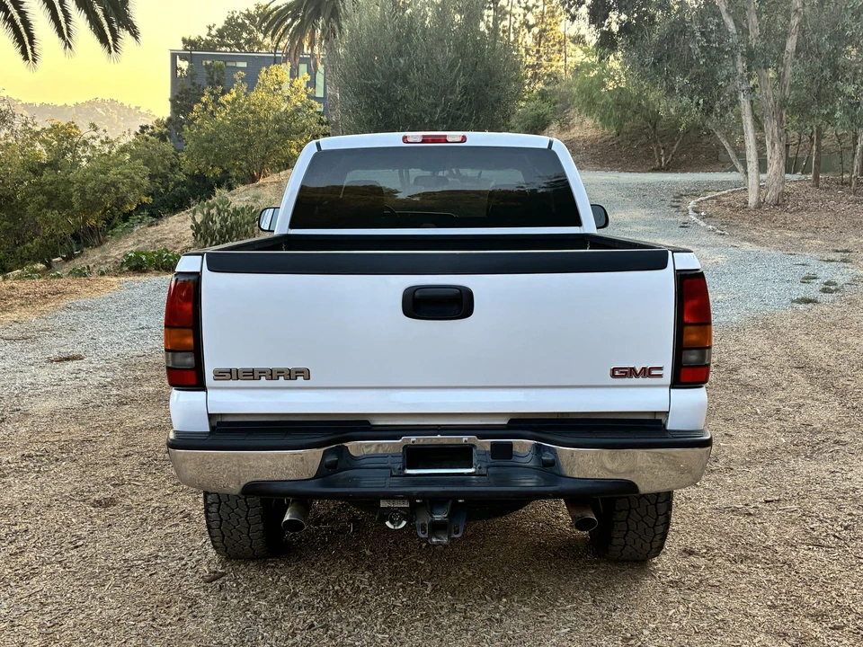 2005 GMC Sierra Heavy Duty 2nd Gen - Image 15 of 31