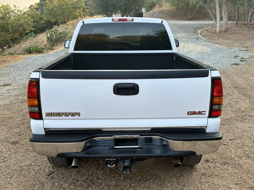 2005 GMC Sierra Heavy Duty 2nd Gen - Image 16 of 31