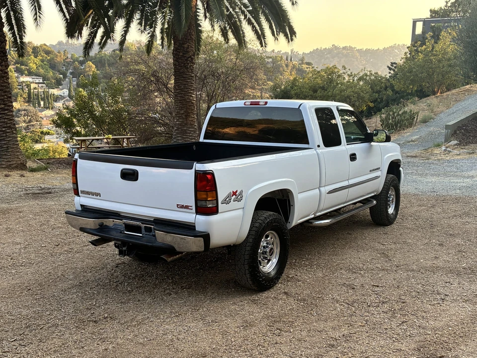 2005 GMC Sierra Heavy Duty 2nd Gen - Image 17 of 31