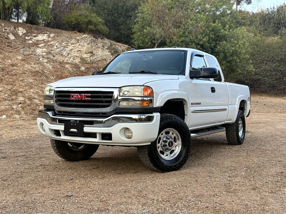 2005 GMC Sierra Heavy Duty 2nd Gen - Image 5 of 31