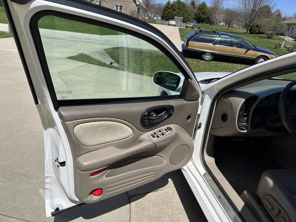 2005 Pontiac Bonneville 5th+ Gen - Image 29 of 31